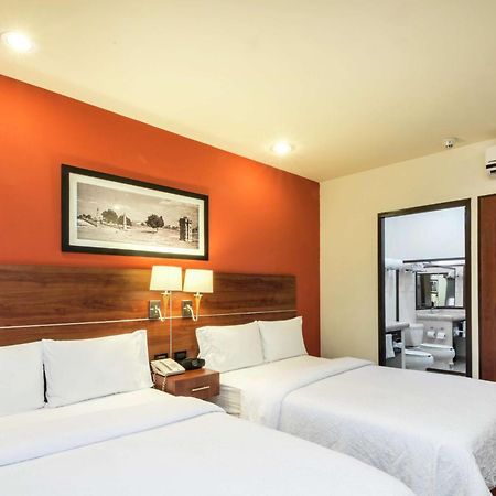 Hampton By Hilton San Juan Del Rio Hotel Екстериор снимка