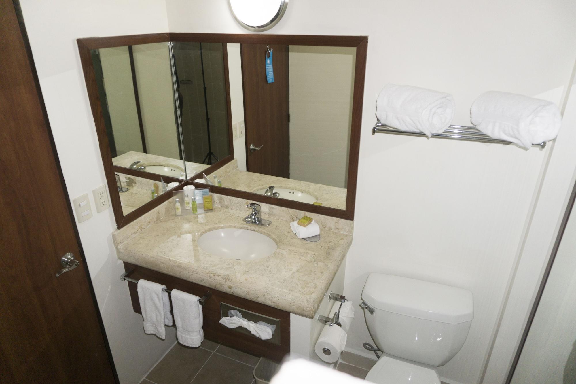 Hampton By Hilton San Juan Del Rio Hotel Екстериор снимка