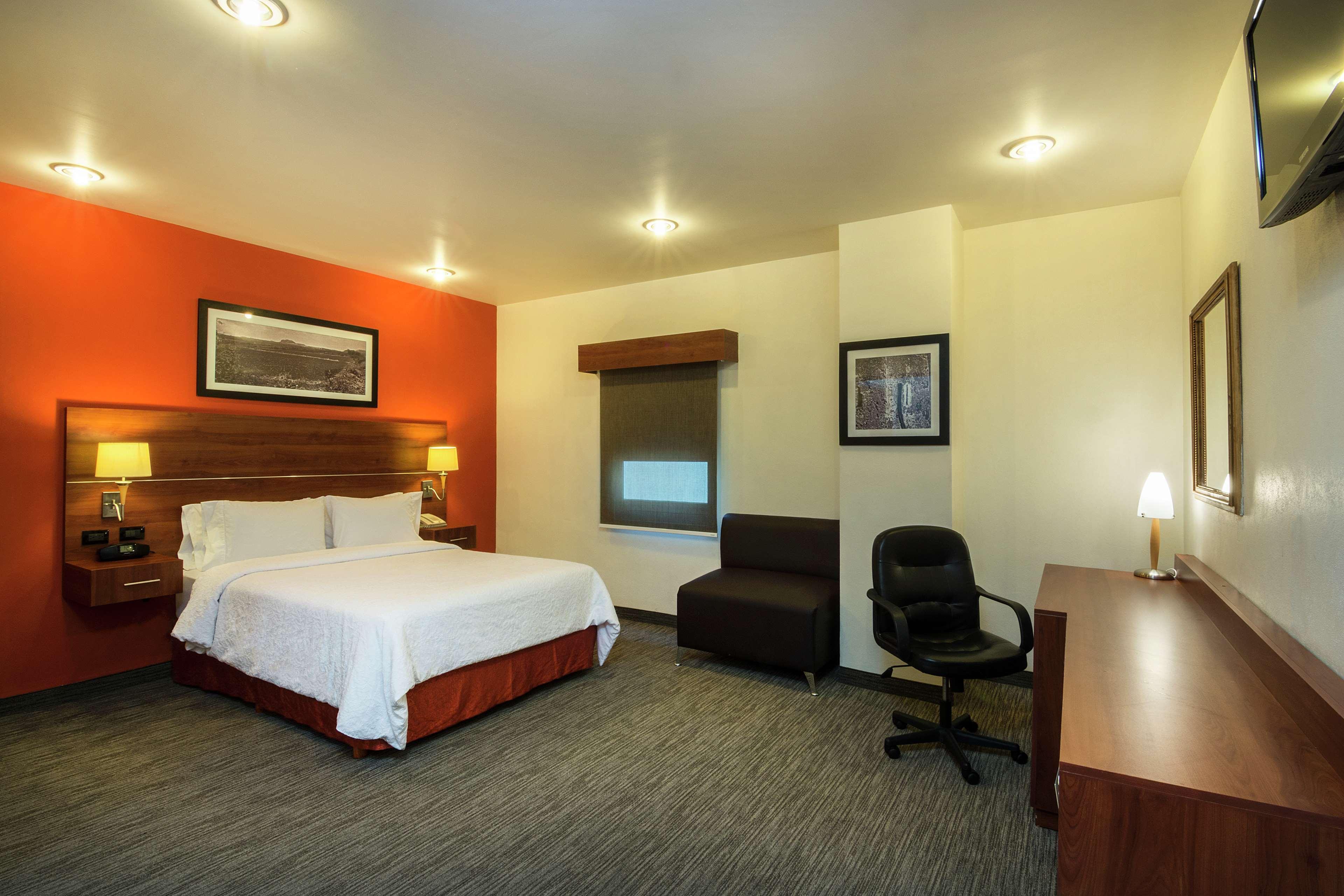 Hampton By Hilton San Juan Del Rio Hotel Екстериор снимка