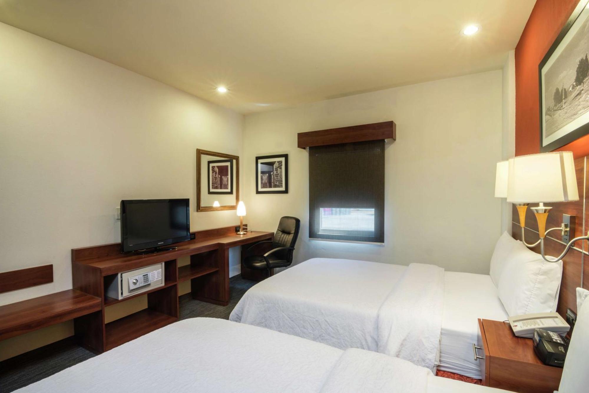 Hampton By Hilton San Juan Del Rio Hotel Екстериор снимка
