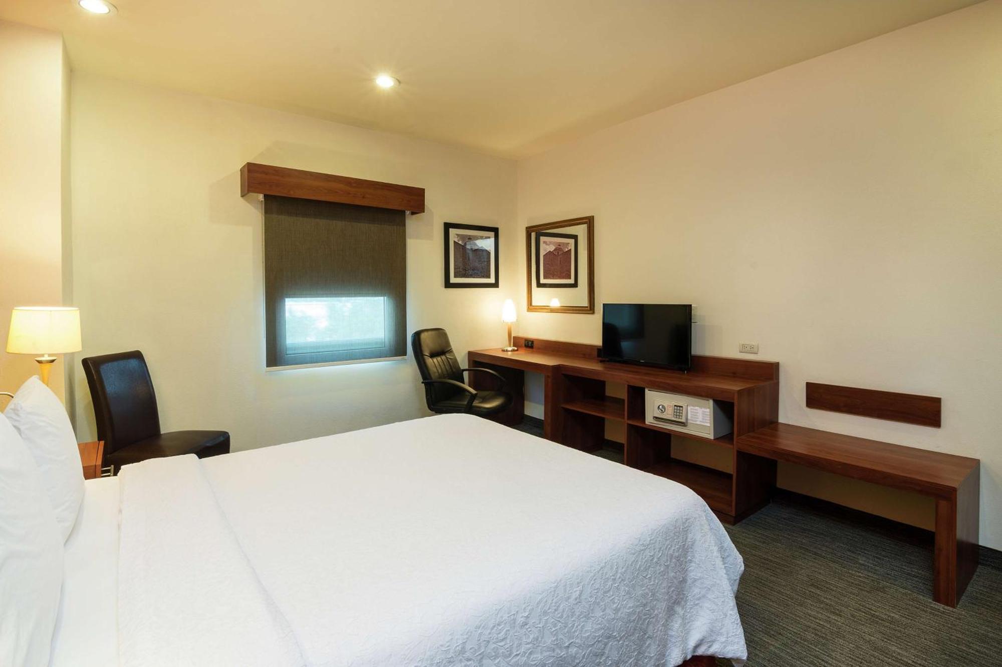 Hampton By Hilton San Juan Del Rio Hotel Екстериор снимка