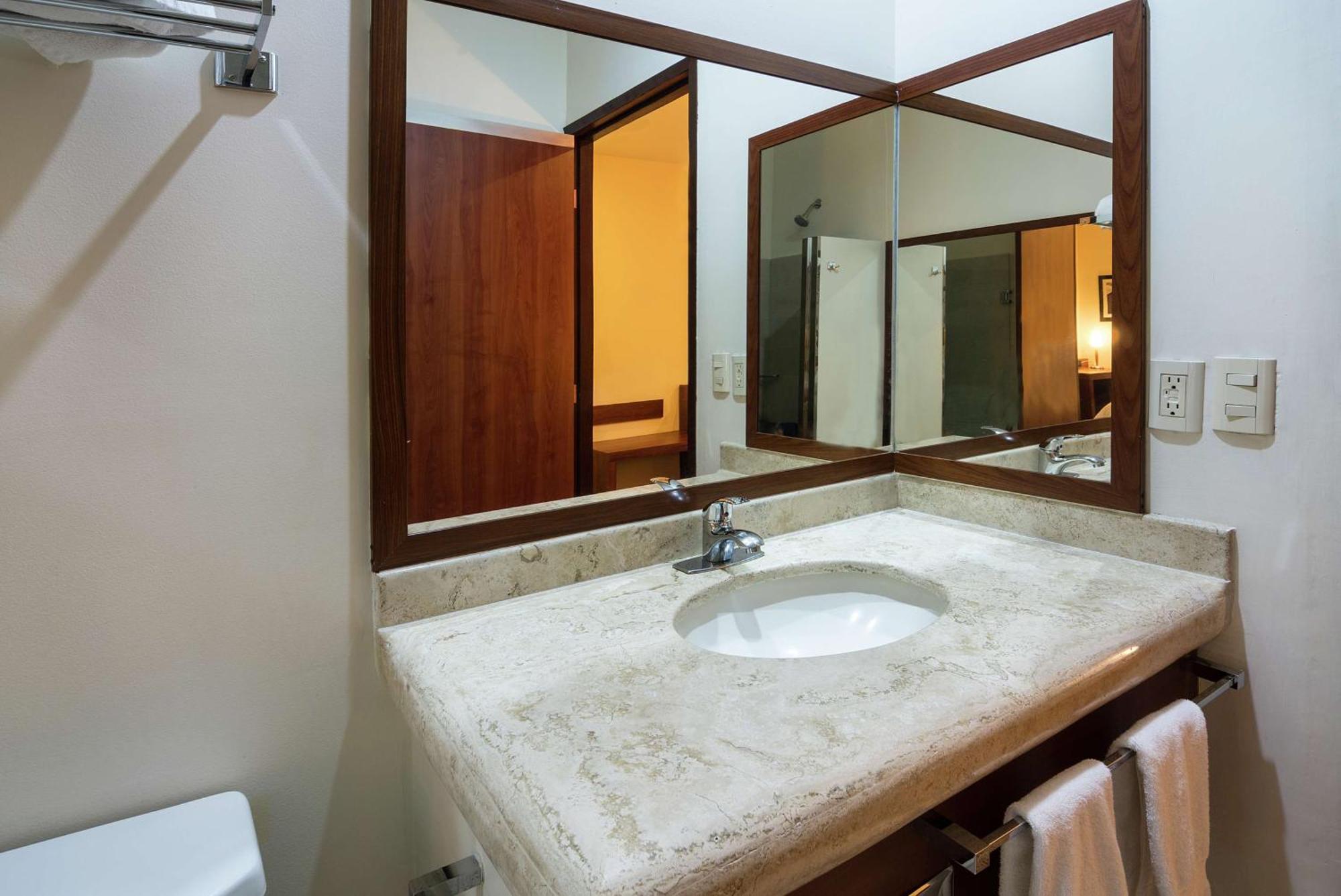 Hampton By Hilton San Juan Del Rio Hotel Екстериор снимка