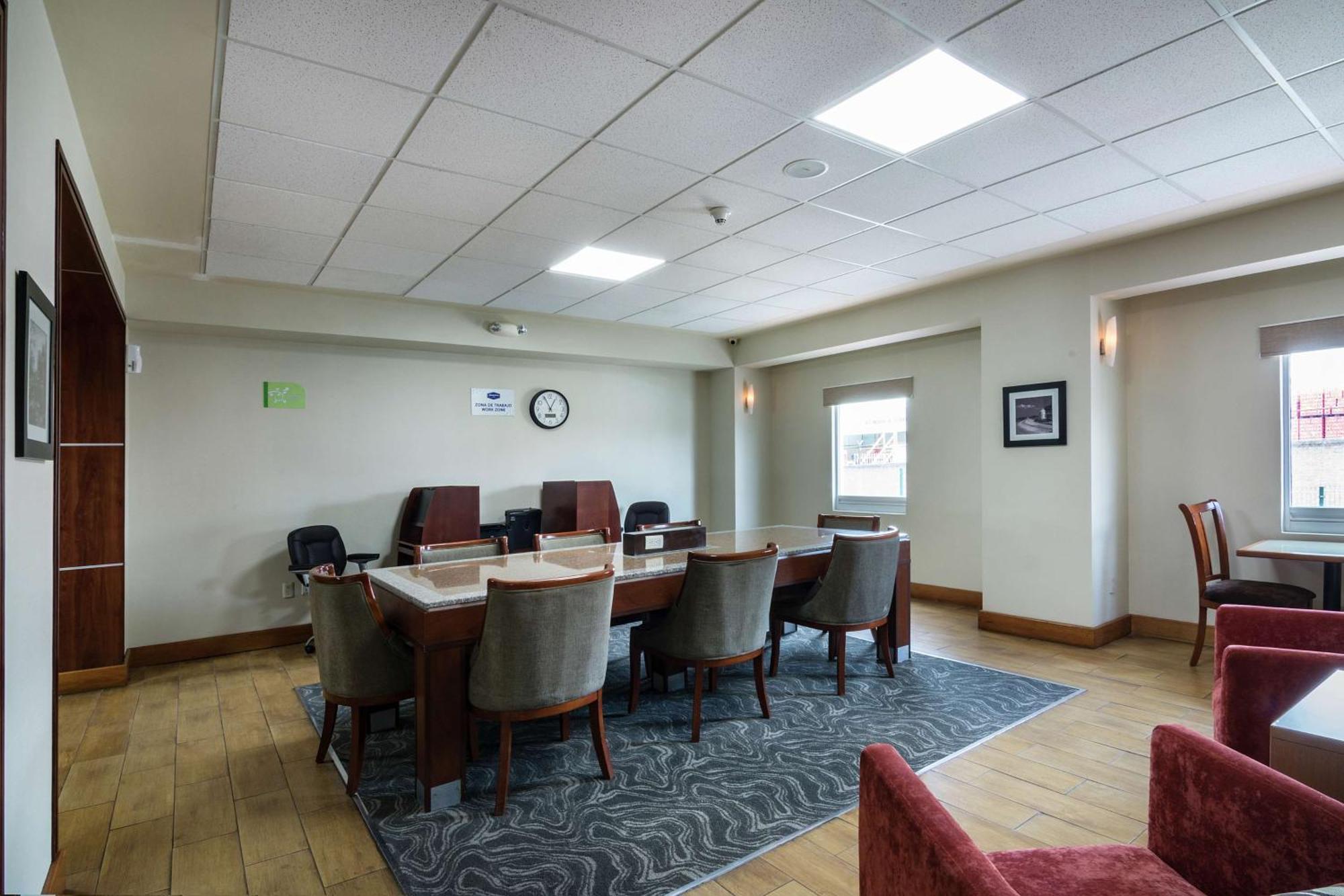 Hampton By Hilton San Juan Del Rio Hotel Екстериор снимка