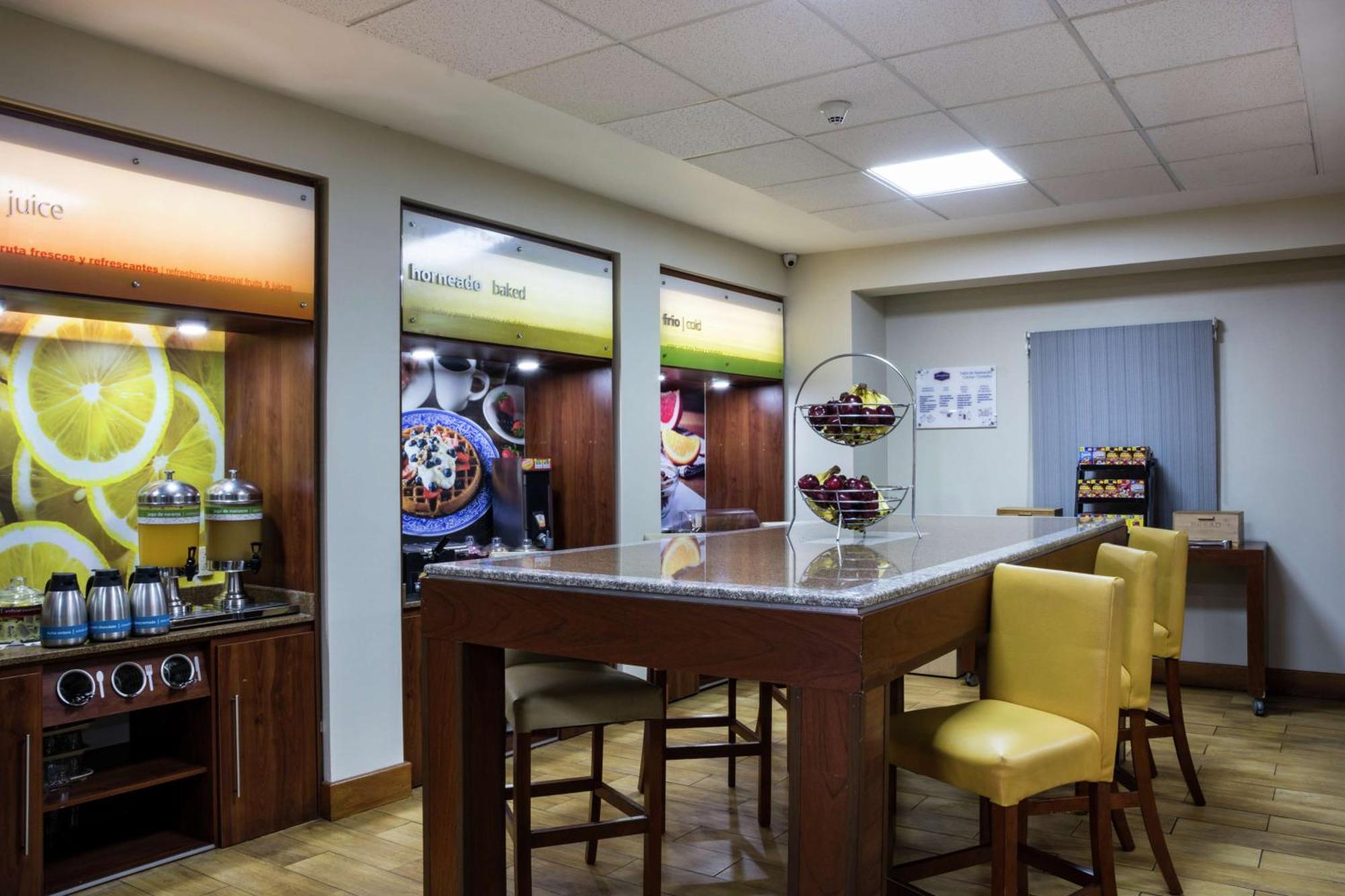 Hampton By Hilton San Juan Del Rio Hotel Екстериор снимка