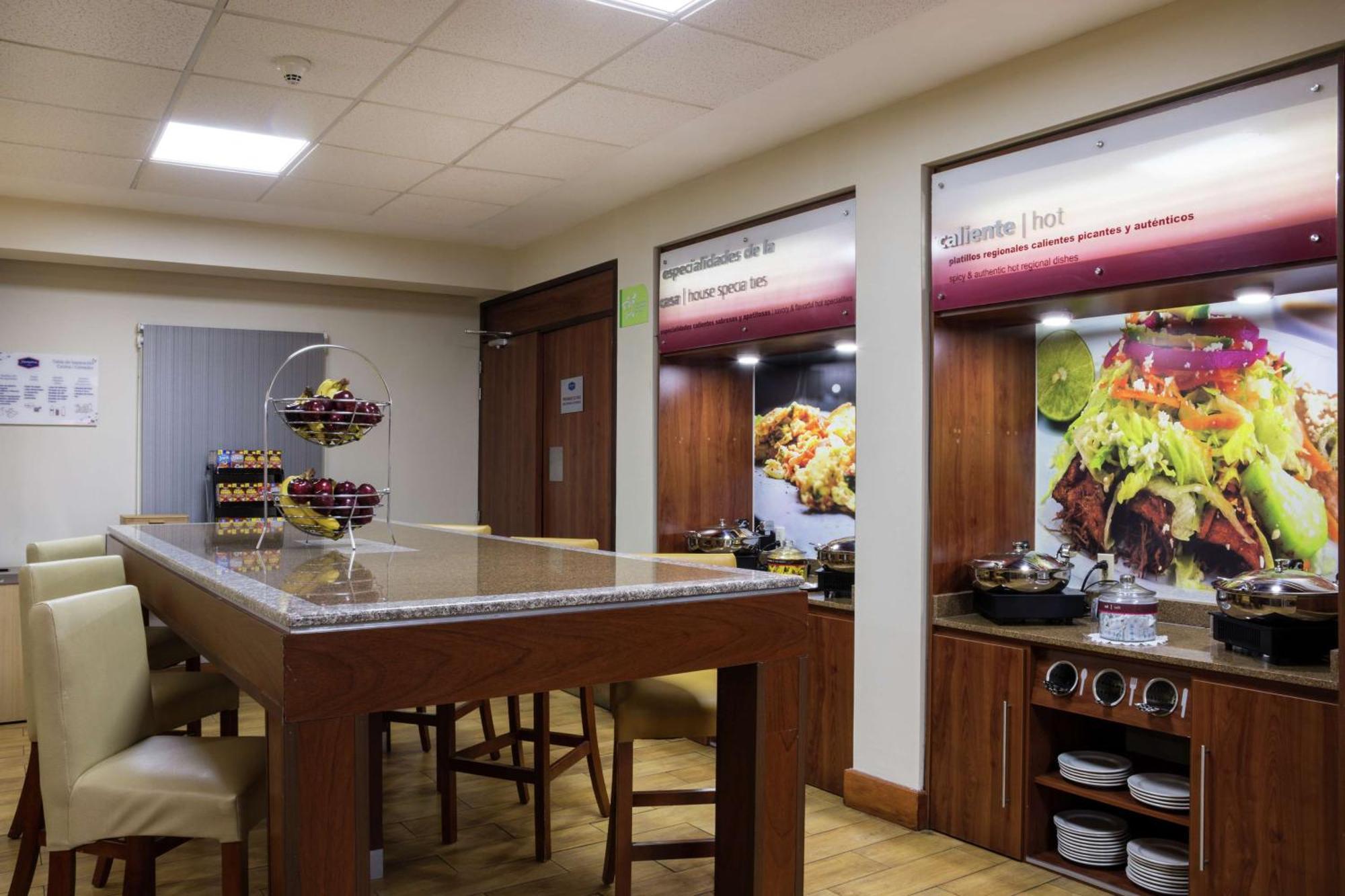 Hampton By Hilton San Juan Del Rio Hotel Екстериор снимка