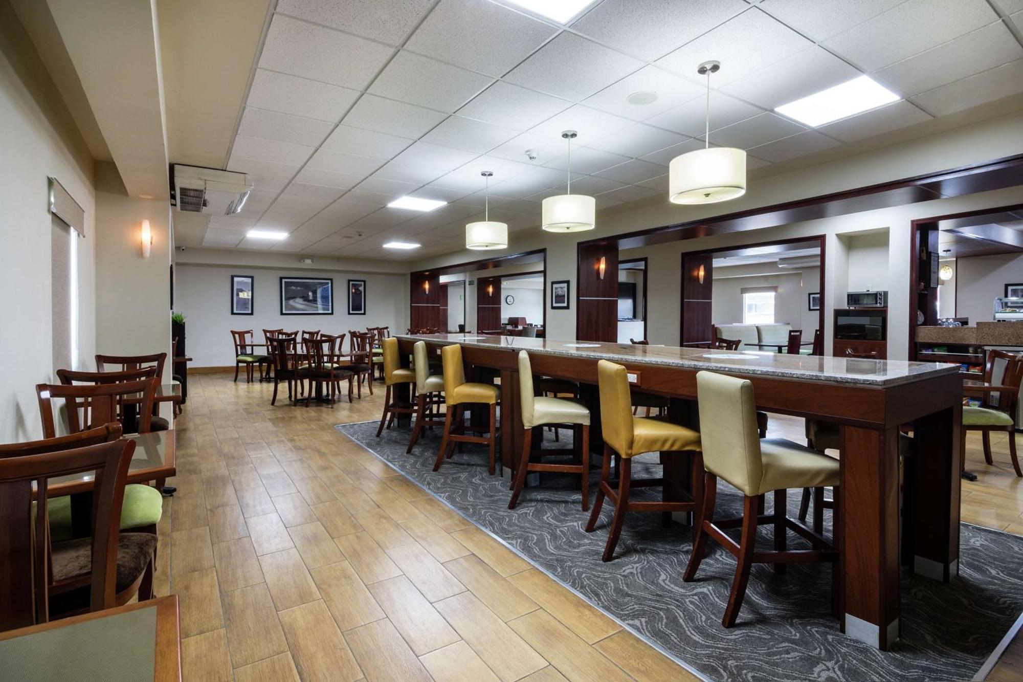 Hampton By Hilton San Juan Del Rio Hotel Екстериор снимка