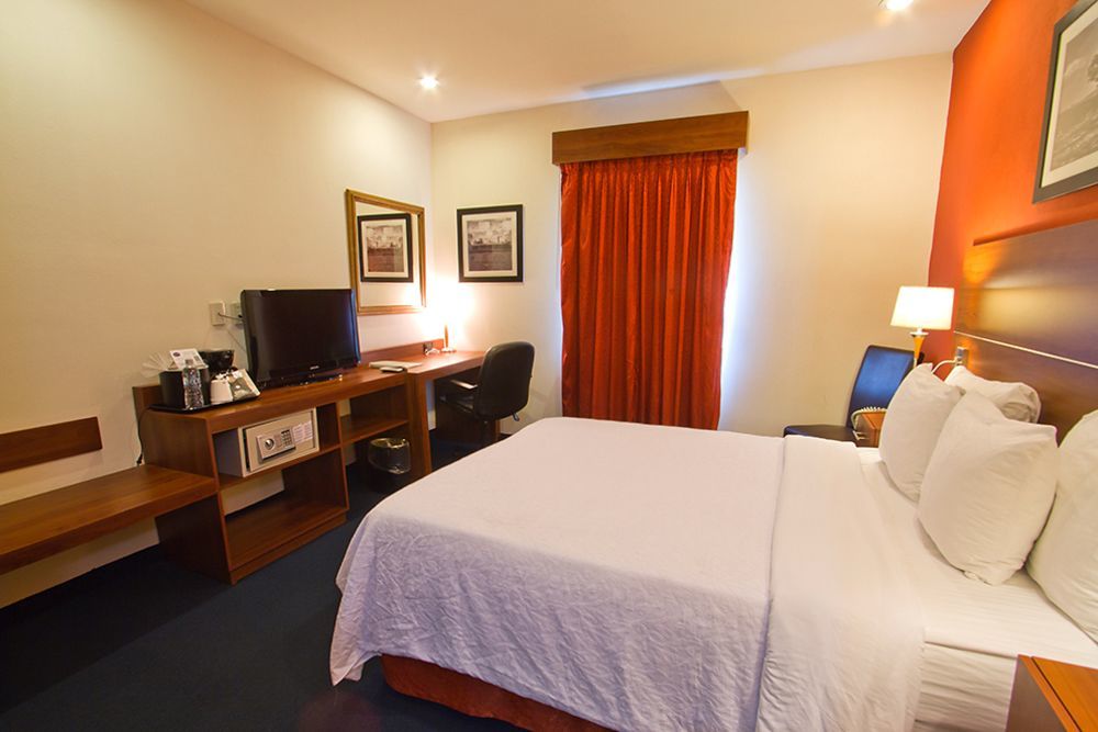 Hampton By Hilton San Juan Del Rio Hotel Екстериор снимка