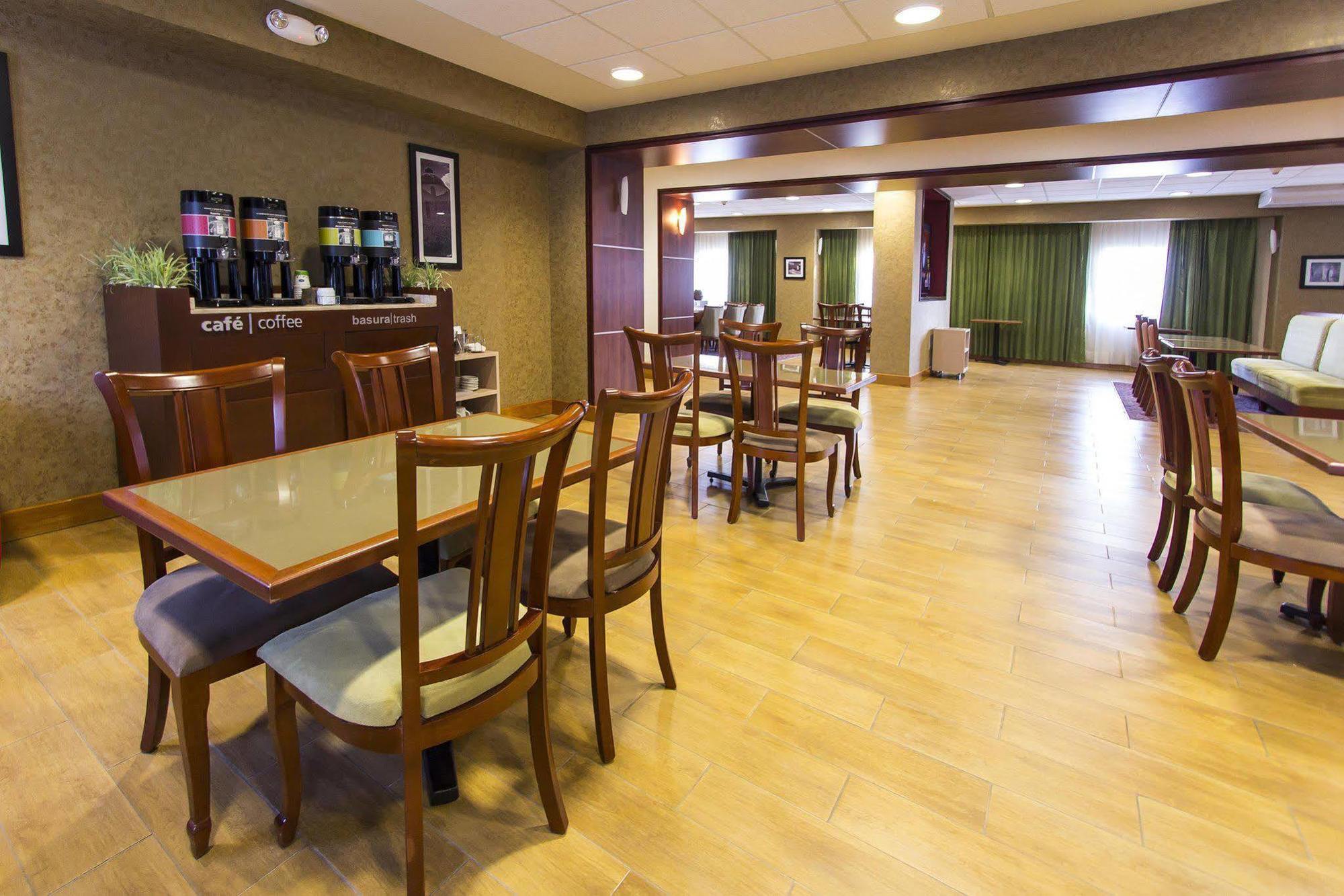 Hampton By Hilton San Juan Del Rio Hotel Екстериор снимка