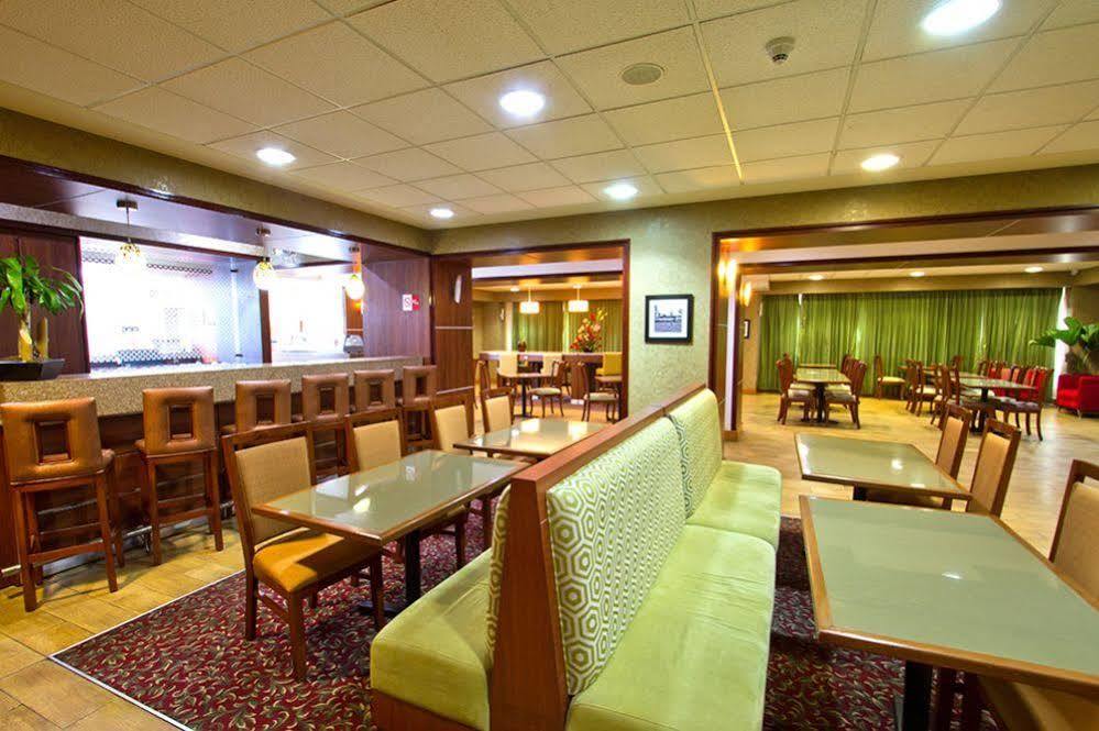 Hampton By Hilton San Juan Del Rio Hotel Екстериор снимка