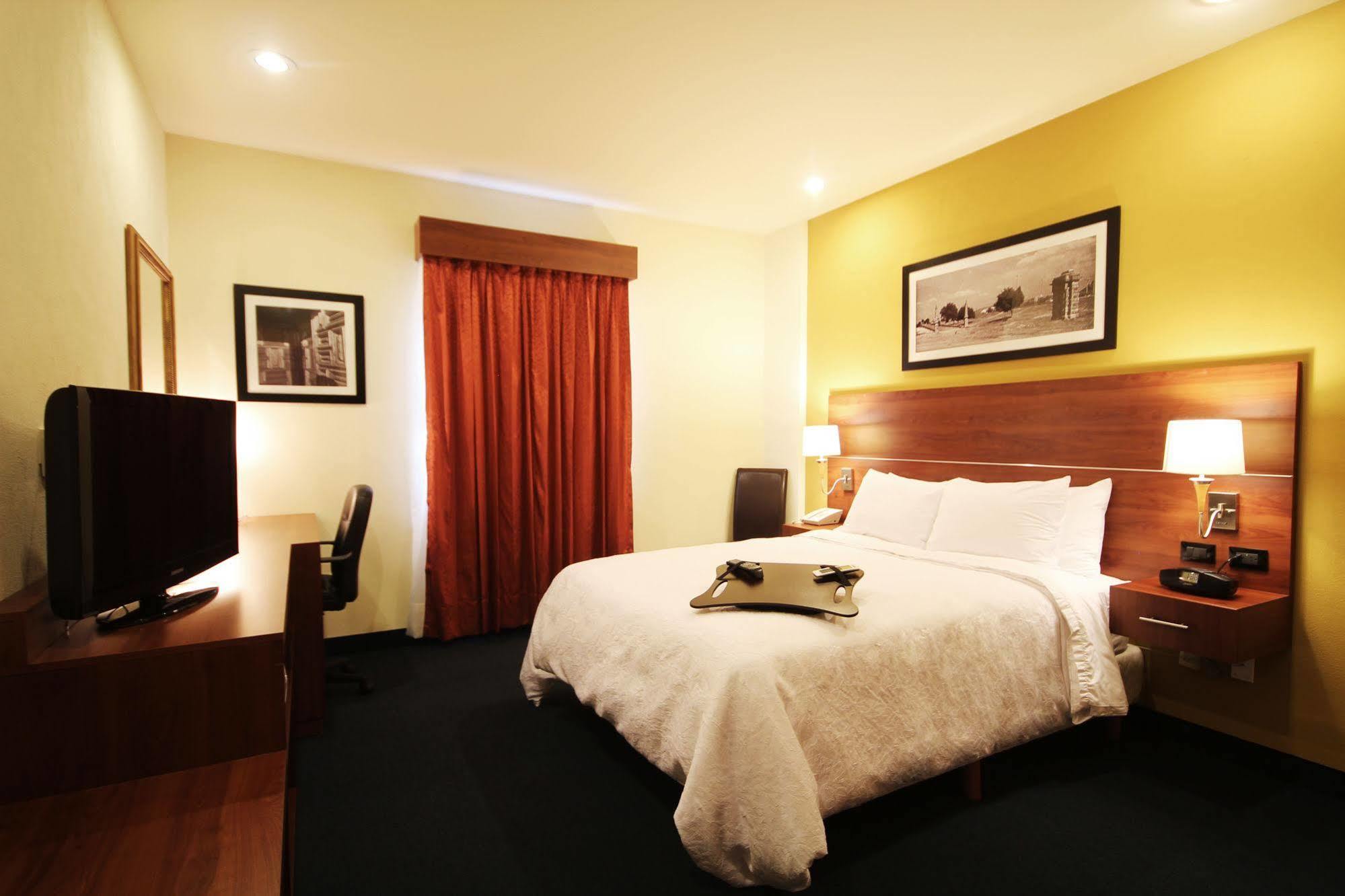Hampton By Hilton San Juan Del Rio Hotel Екстериор снимка
