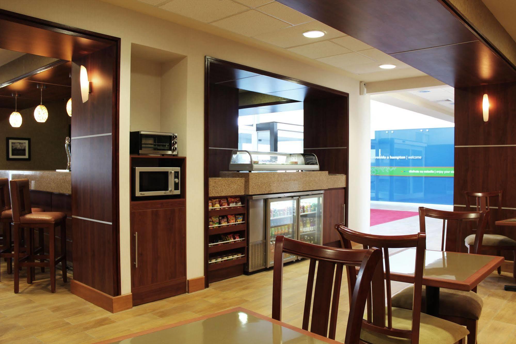 Hampton By Hilton San Juan Del Rio Hotel Екстериор снимка